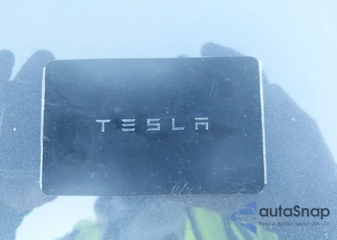 2022 Tesla Model Y Long Range Dual Motor All-Wheel Drive z USA, uszkodzony, nr VIN 7SAYGDEE1NF438239